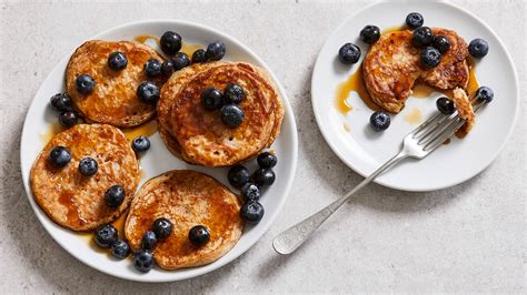 American Pancakes Met Blauwe Bessen En Ahornsiroop Recept Allerhande