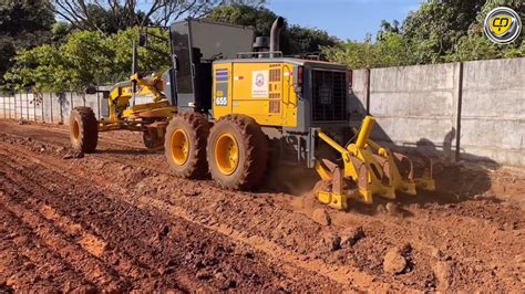 PATROL LIMPANDO E REBAIXANDO RUA Motoniveladora Patrola Road Grader