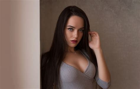 Скачать обои girl sexy cleavage blouse long hair boobs beautiful