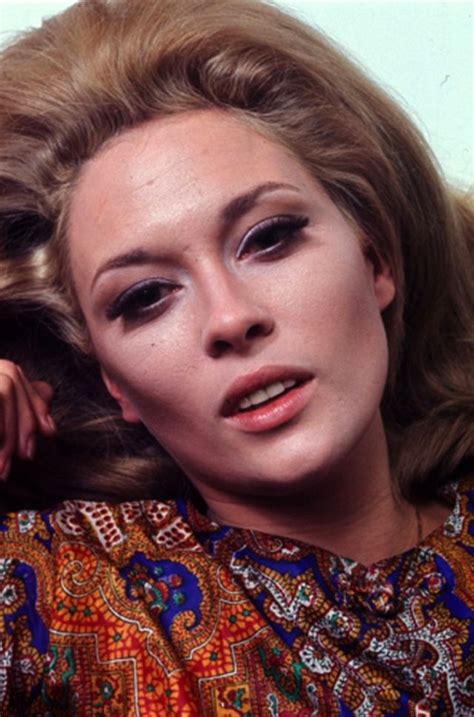 50 Gorgeous Photos of Faye Dunaway in the 1960s and Early 1970s ...