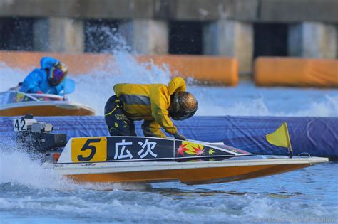 ボートレース宮島【公式】 On Twitter 2着には大外から展開突いて抜け出した⑤ 広次修 選手、3着に③ 小野達哉 選手と入り3連単は7 130円と中穴配当の決着に！！ 藤山 選手の