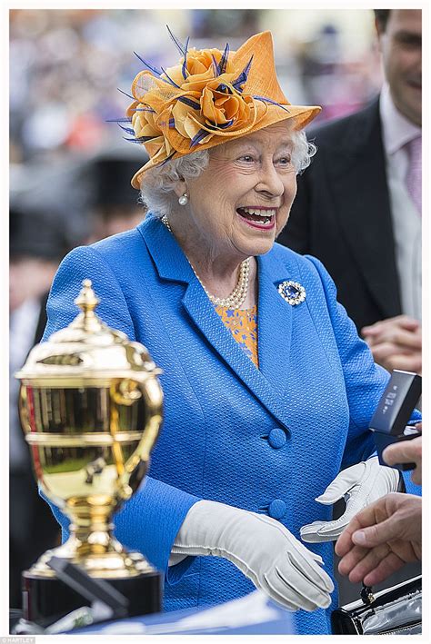 The Queen Joins Ladies Day At Royal Ascot 2016 Daily Mail Online