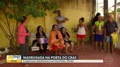 Vídeo Moradores de Olinda passam madrugada na porta do Cras Bom Dia