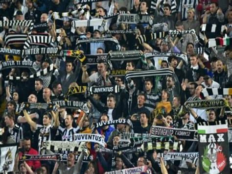 Juventus Punida Por C Nticos Racistas Da Torcida Folha Pe