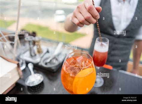 Aperol Spritz Party Stockfotos Und Bilder Kaufen Alamy