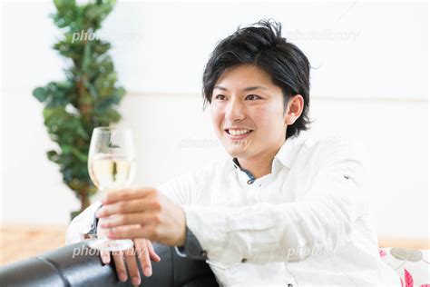 ワインを飲む男性 写真素材 2793822 フォトライブラリー Photolibrary