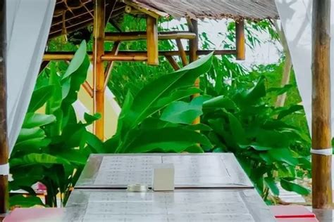 Kampoeng Koneng Ciapus Resto Keluarga Dengan Keindahan Gunung Salak