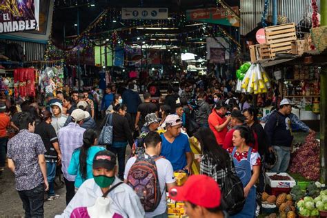 Compras De Ltima Hora Guatemaltecos Abarrotan Calles Y Mercados