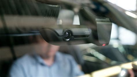 Видеорегистратор Audi Universal Traffic Recorder: незаметный помощник ...