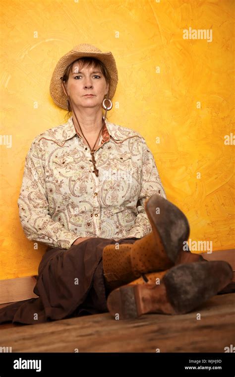 Pretty Western Woman In Cowboy Shirt And Hat Stock Photo Alamy