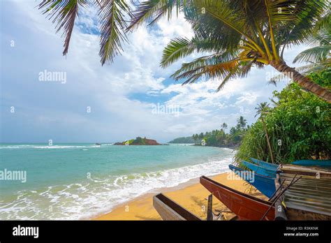 Un paraíso tropical idílica playa en la costa sur de Sri Lanka en