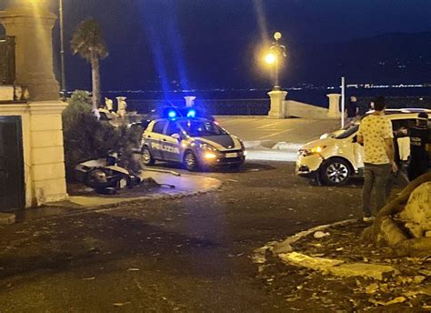 Reggio Calabria Ennesimo Grave Incidente Stradale In Via Marina Un