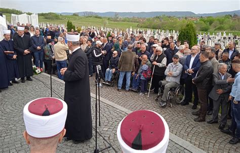 Dan Ehida Obilje En I Na Gradskom Mezarju Humci U Biha U Vlada Usk