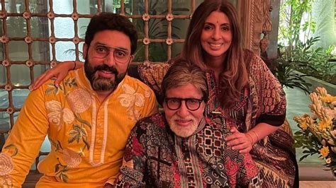 Abhishek Bachchan Shweta Bachchan Pose With Amitabh Bachchan At