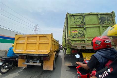 Foto Jalan Re Martadinata Macet Gara Gara Proyek Pengendara Bikin