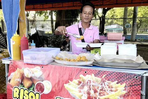 Bersyukur Bisa Bayar Cicilan Dari Berjualan Di Bazar Takjil Ramadan