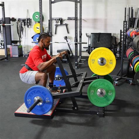 belt squat machine 10