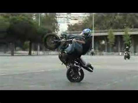 Acrobacias En Moto