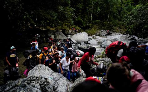 Autob S Cae En Barranco De Colombia Deja Muertos Y Heridos Telediario