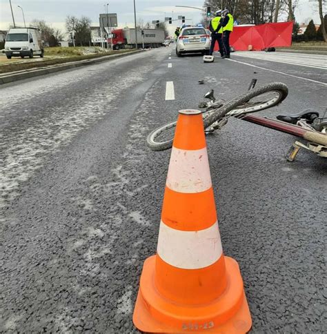 Tychy Śmierć na Mikołowskiej Nie żyje 52 letnia rowerzystka