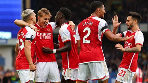 Arsenal Crush Psv On Champions League Return