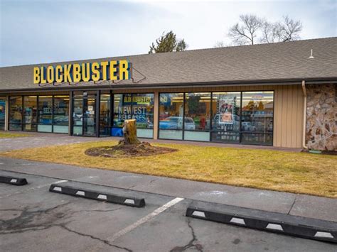 PHOTOS: What It's Like Inside Last Blockbuster in the World - Business ...