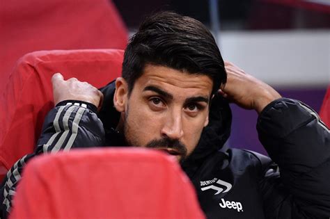 Juventus Maledizione Khedira Intervento Al Ginocchio Arrivederci