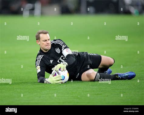 Manuel Neuer Fc Bayern Munchen Am Boden Hi Res Stock Photography And