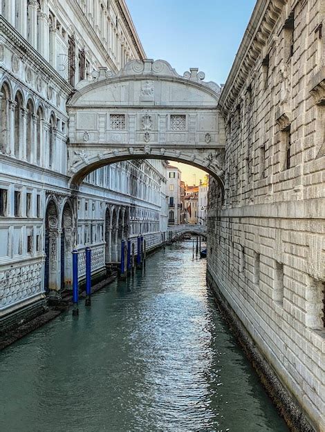 Vista Del Puente De Los Suspiros Ponte Dei Sospiri En Venecia Foto