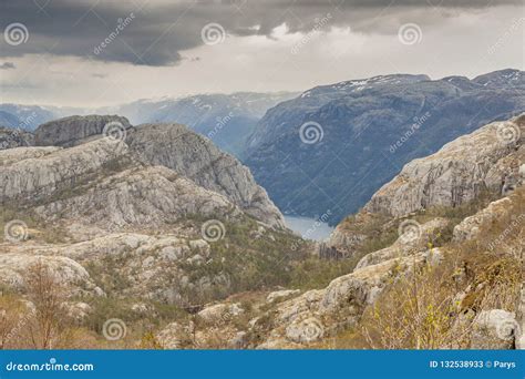 Ansicht Von Der Spur Zu Preikestolen Norwegen Stockbild Bild Von