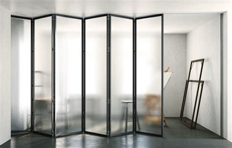 Складные межкомнатные двери: виды, фото, особенности