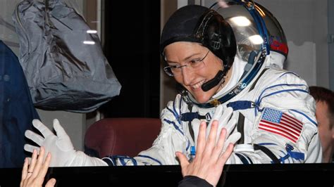 Us Astronaut Sets Record For Longest Spaceflight By A Woman