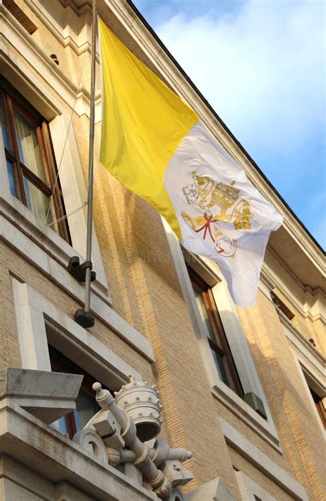 Bandera Del Vaticano Alzada En El Parlamento Europeo Durante Papa Visit