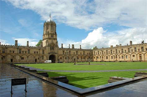 Courtyard of the Christchurch Cathedral at Oxford, England. | England ...