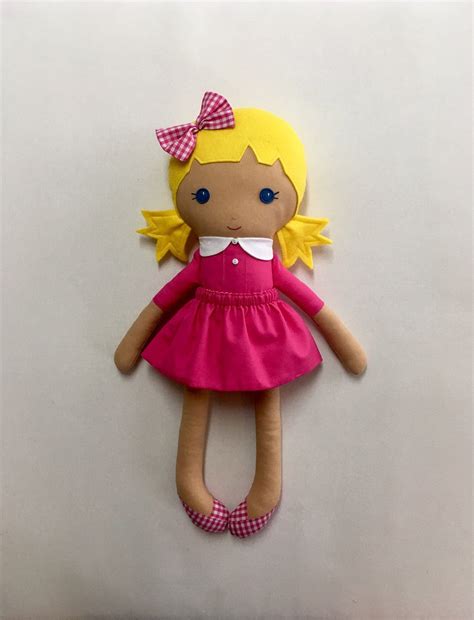 Voici Ce Que Je Viens D Ajouter Dans Ma Boutique Etsy Poup E De Chiffon Blonde Yeux Bleus