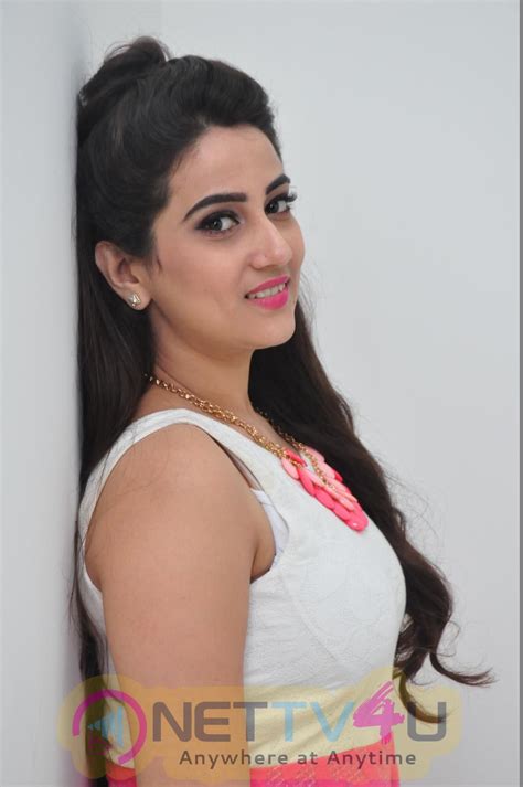 Telugu Anchor Manjusha New Gorgeous Photos Galleries Hd Images