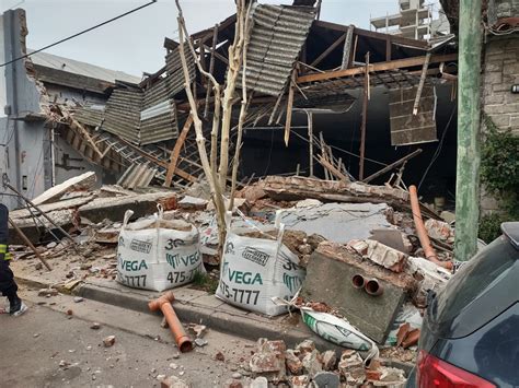 Se derrumbó la pared de una obra en construcción Diario La Capital de