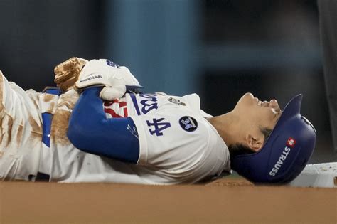 Shohei Ohtani suffers injury in World Series Game 2