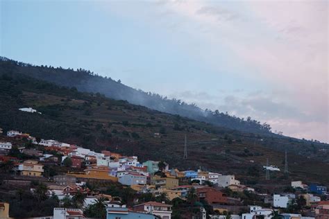 Noche Sin Incidencias Relevantes En El Incendio De Tenerife A Pesar Del