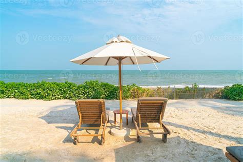 umbrella with beach chair and ocean sea background 11219043 Stock Photo at Vecteezy