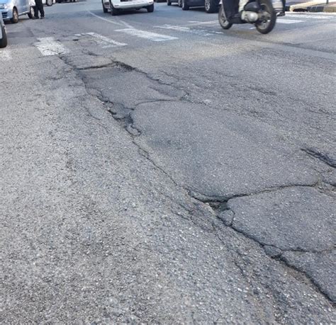 Messina Buche E Voragini Sul Viale Regina Elena S O S Dei