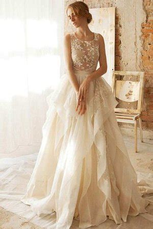 Vera Wang Bridal Spring Collection Runway Looks Off