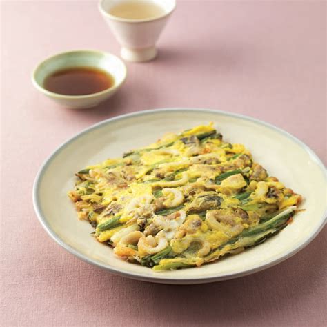 Haemul-pajeon - Korean Seafood Pancake with Green Onion