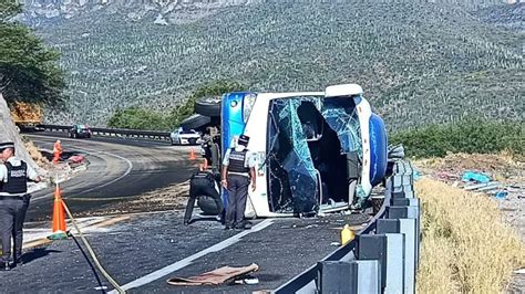 Camión de migrantes vuelca en la carretera Oaxaca Cuacnopalan y deja 18