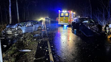 Vier Verletzte Bei Frontalcrash Auf Der B Bei Helmstedt