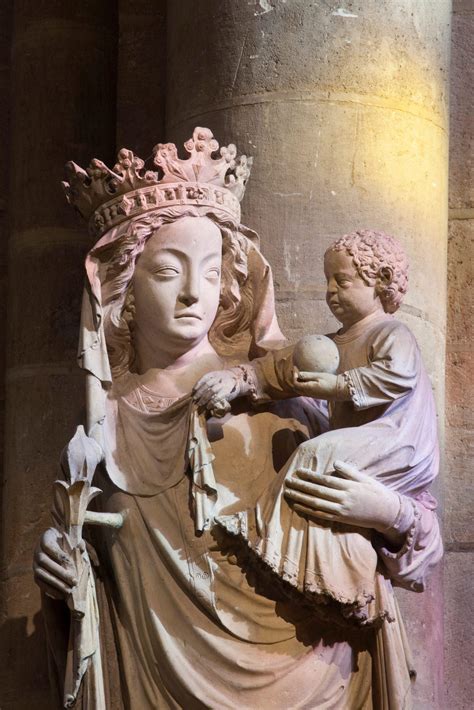 La Vierge Lenfant Notre Dame De Paris Amis De Notre Dame De Paris