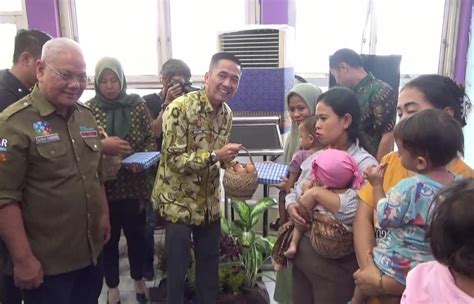 Pemkot Palembang Tekan Angka Stunting Balita Stunting Terima