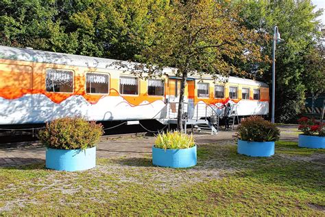 Brigachtal Neuer Anstrich für alten Waggon Graffiti Künstler Jonas