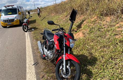 Motociclista é encaminhado ao hospital suspeita de fratura na