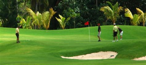 Un Golf Trous Sur L Le De Moorea Voyagerluxe